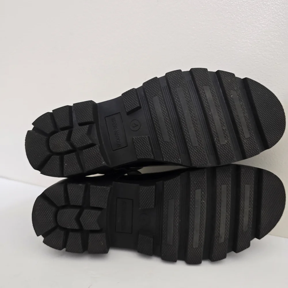 STEVE MADDEN girl's size 4 Lug T Strap Buckle‎ Mary Jane Shoes Black Patent